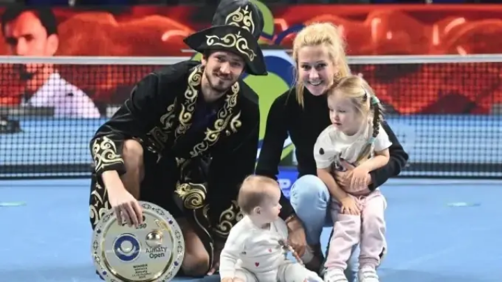 Daniil Medvedev vô địch sau 882 ngày